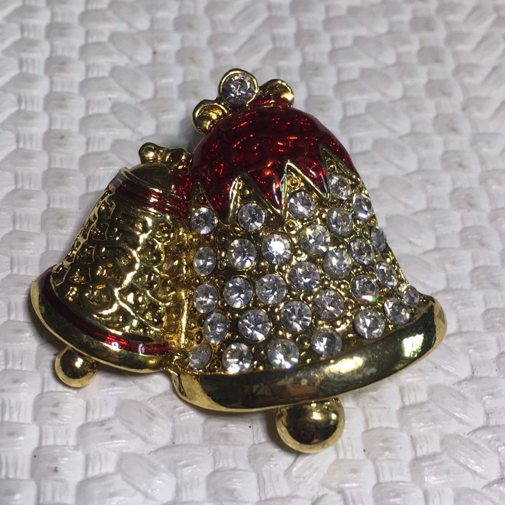 Vintage gold tone rhinestones Christmas pin